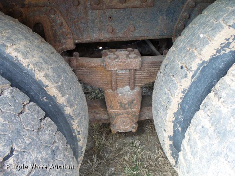 image for item K5606 1999 International 4900 flatbed truck