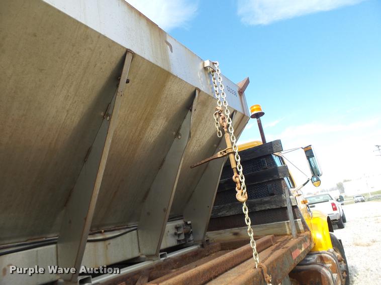 image for item K5606 1999 International 4900 flatbed truck