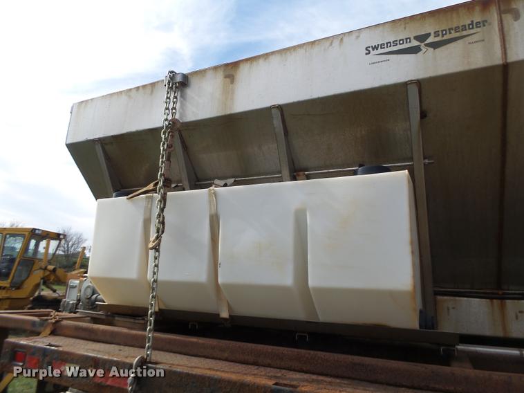 image for item K5606 1999 International 4900 flatbed truck