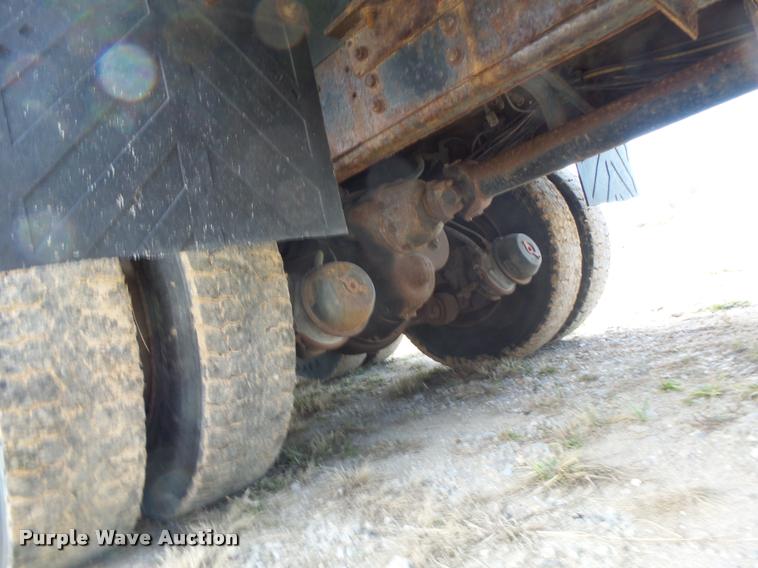 image for item K5606 1999 International 4900 flatbed truck