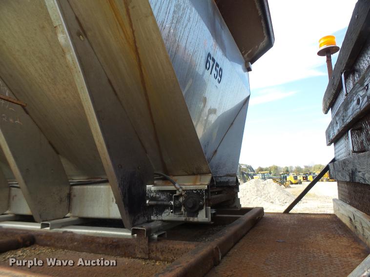 image for item K5606 1999 International 4900 flatbed truck