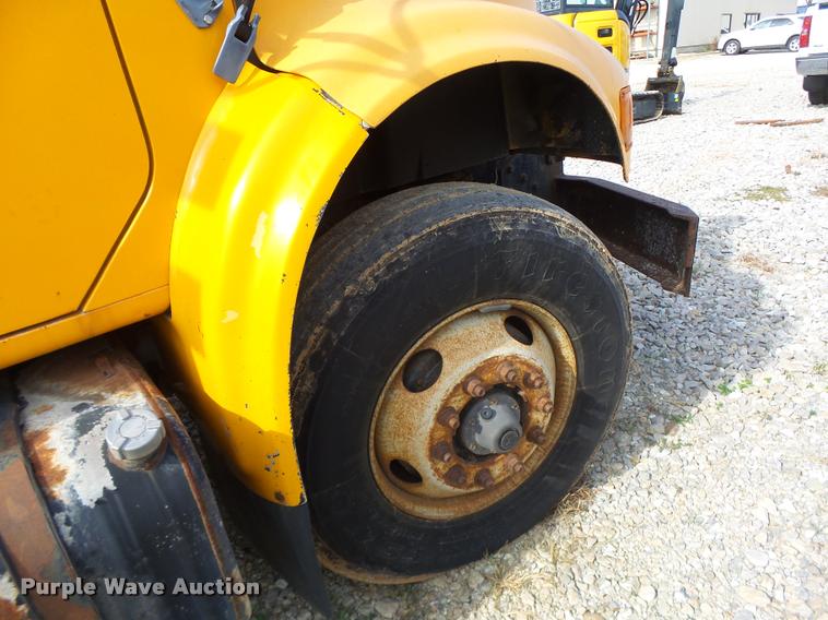 image for item K5606 1999 International 4900 flatbed truck