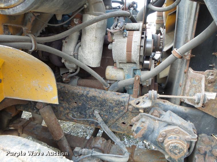 image for item K5606 1999 International 4900 flatbed truck