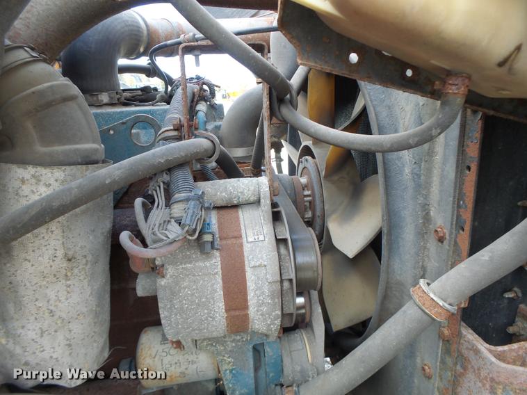 image for item K5606 1999 International 4900 flatbed truck