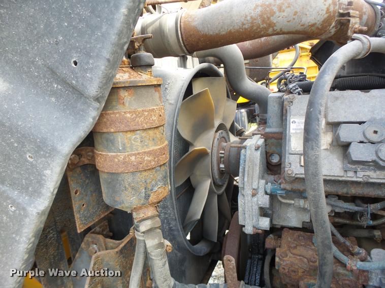 image for item K5606 1999 International 4900 flatbed truck