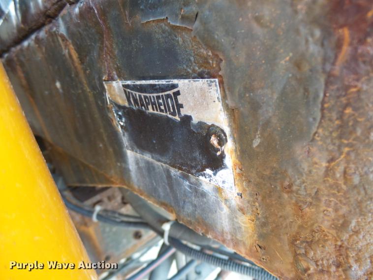 image for item K5606 1999 International 4900 flatbed truck