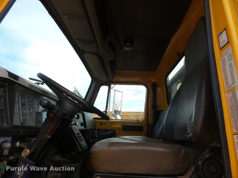 image for item K5606 1999 International 4900 flatbed truck