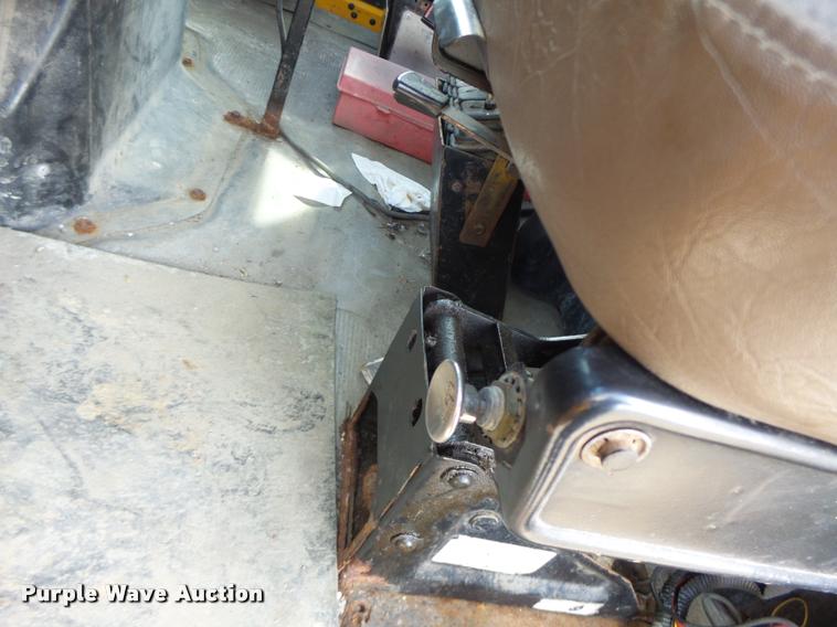 image for item K5606 1999 International 4900 flatbed truck