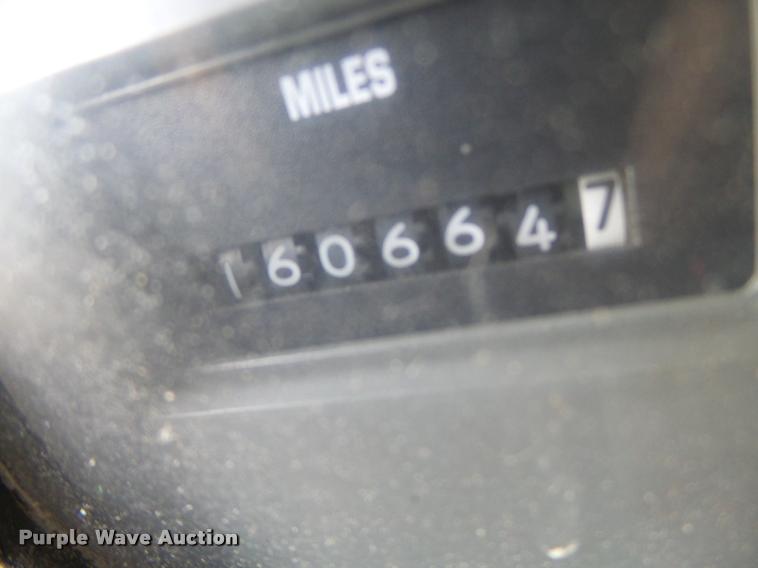 image for item K5606 1999 International 4900 flatbed truck