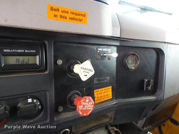 image for item K5606 1999 International 4900 flatbed truck