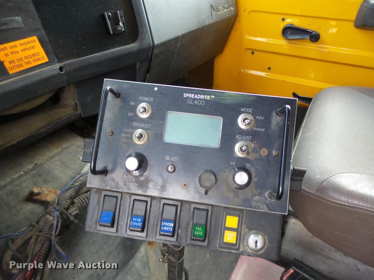 image for item K5606 1999 International 4900 flatbed truck