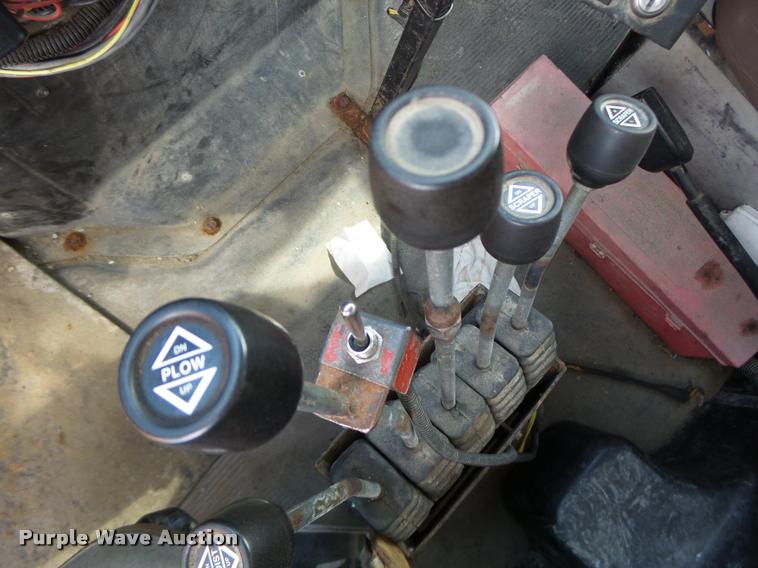 image for item K5606 1999 International 4900 flatbed truck