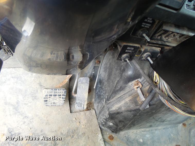 image for item K5606 1999 International 4900 flatbed truck