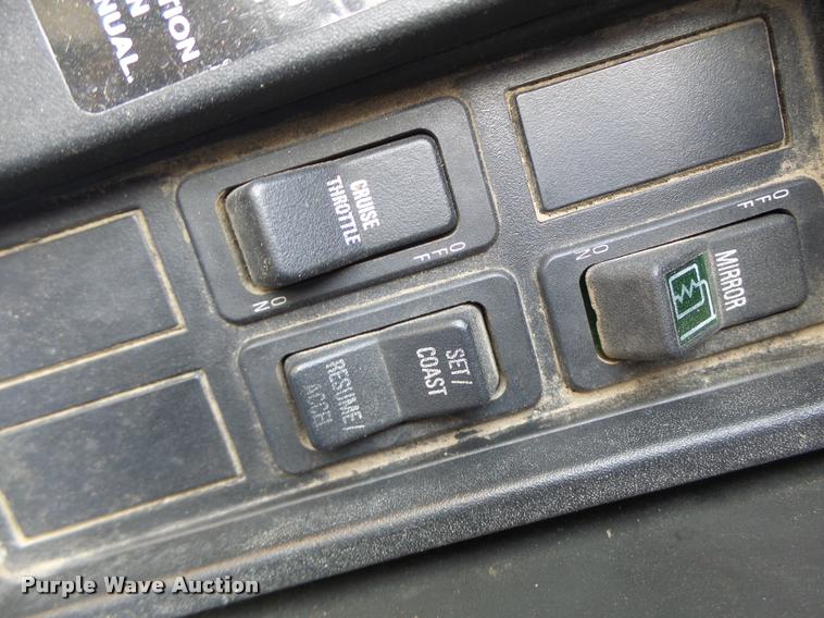 image for item K5606 1999 International 4900 flatbed truck