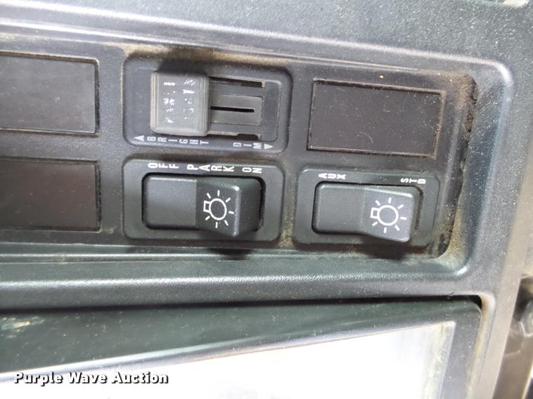 image for item K5606 1999 International 4900 flatbed truck