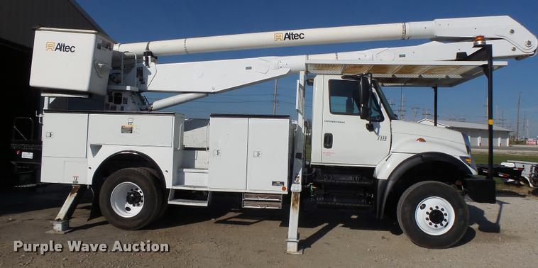 image for item K5612 2007 International 7300 bucket truck