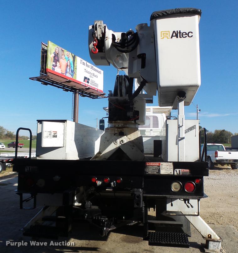 image for item K5612 2007 International 7300 bucket truck