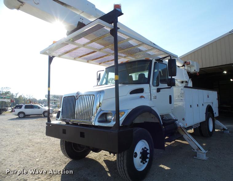 image for item K5612 2007 International 7300 bucket truck