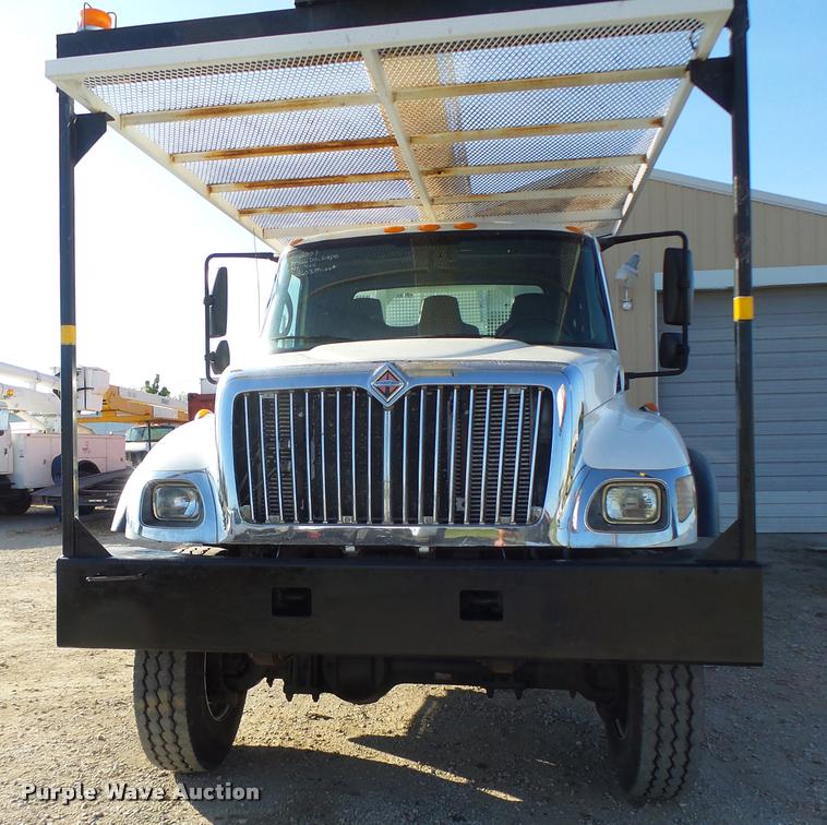 image for item K5612 2007 International 7300 bucket truck