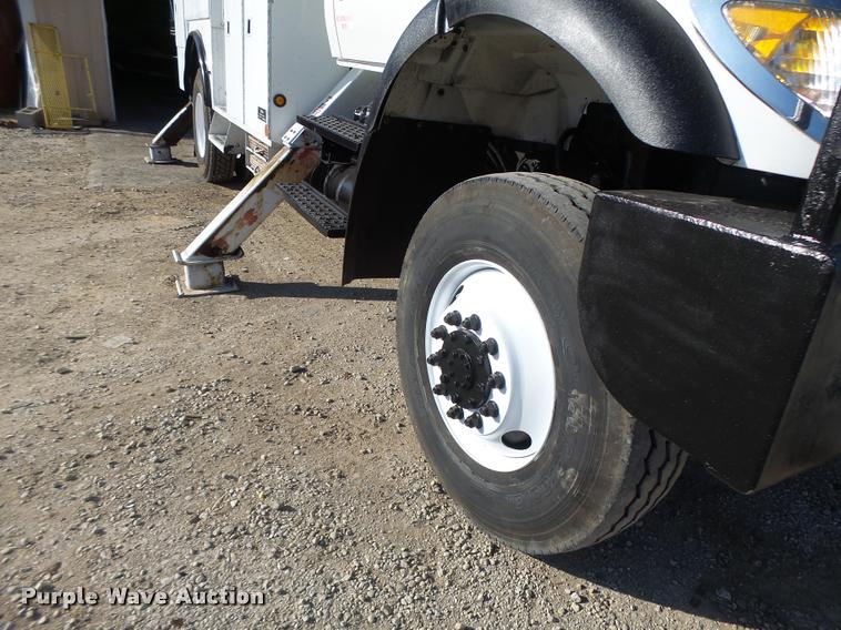 image for item K5612 2007 International 7300 bucket truck