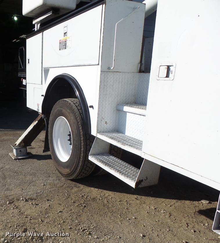 image for item K5612 2007 International 7300 bucket truck