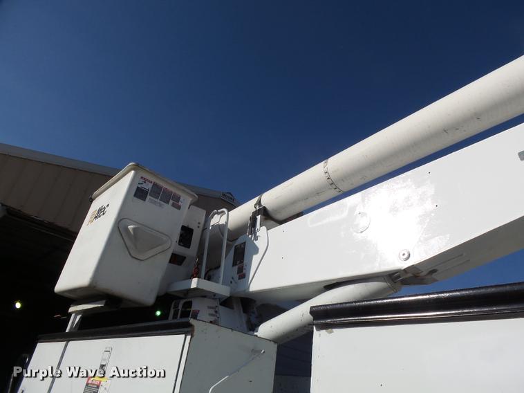 image for item K5612 2007 International 7300 bucket truck