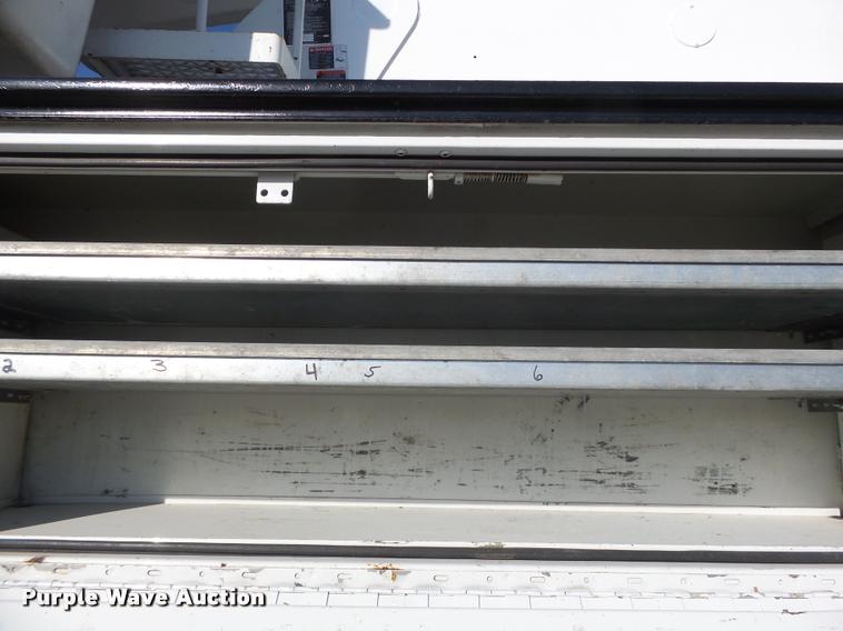 image for item K5612 2007 International 7300 bucket truck