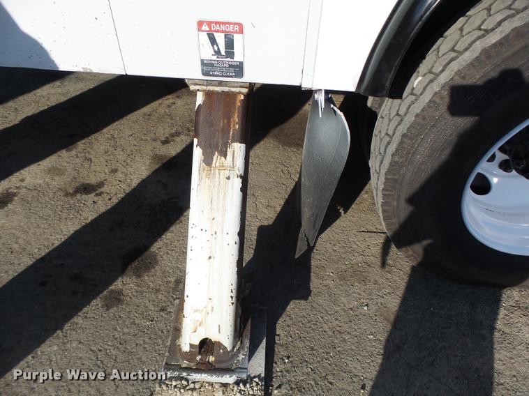 image for item K5612 2007 International 7300 bucket truck