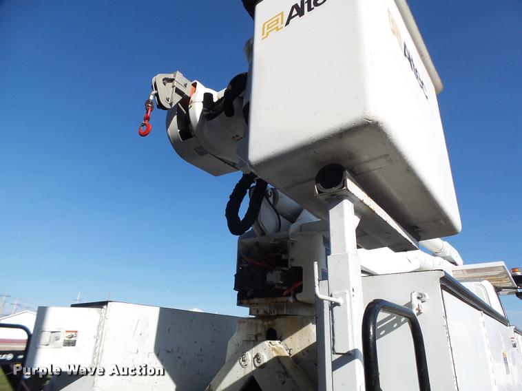 image for item K5612 2007 International 7300 bucket truck