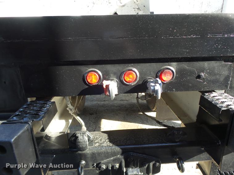 image for item K5612 2007 International 7300 bucket truck