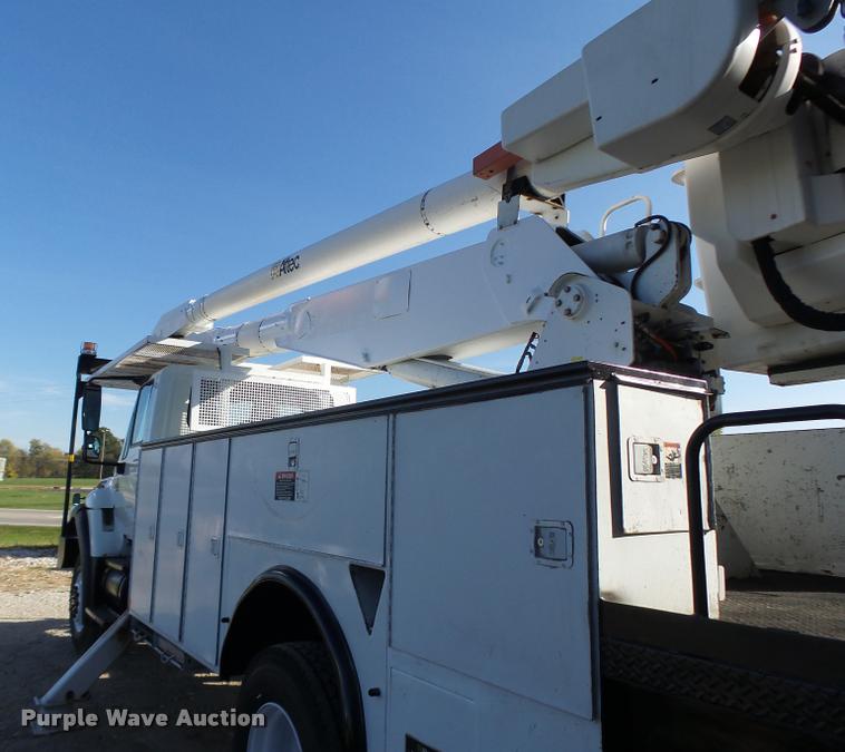 image for item K5612 2007 International 7300 bucket truck
