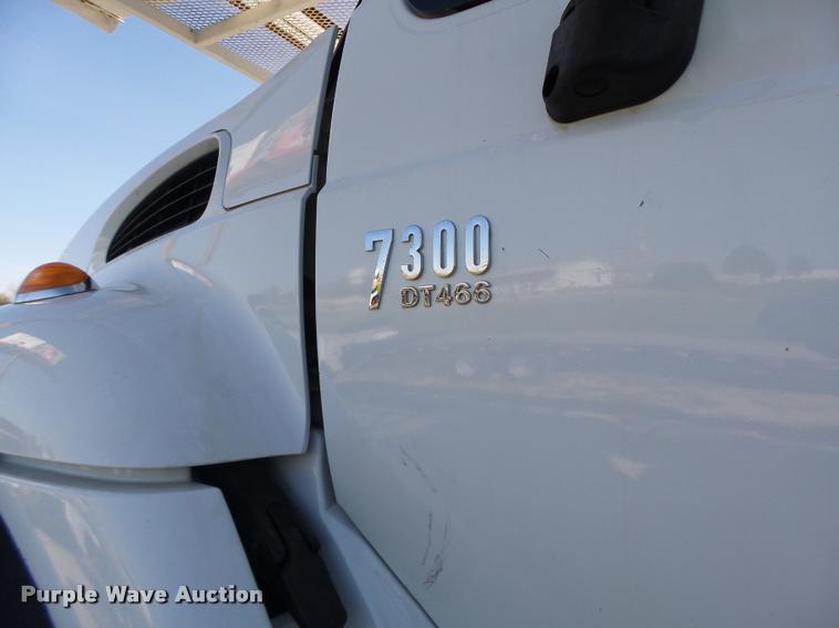 image for item K5612 2007 International 7300 bucket truck