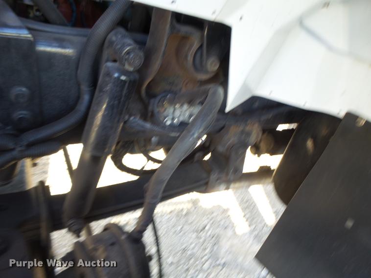 image for item K5612 2007 International 7300 bucket truck