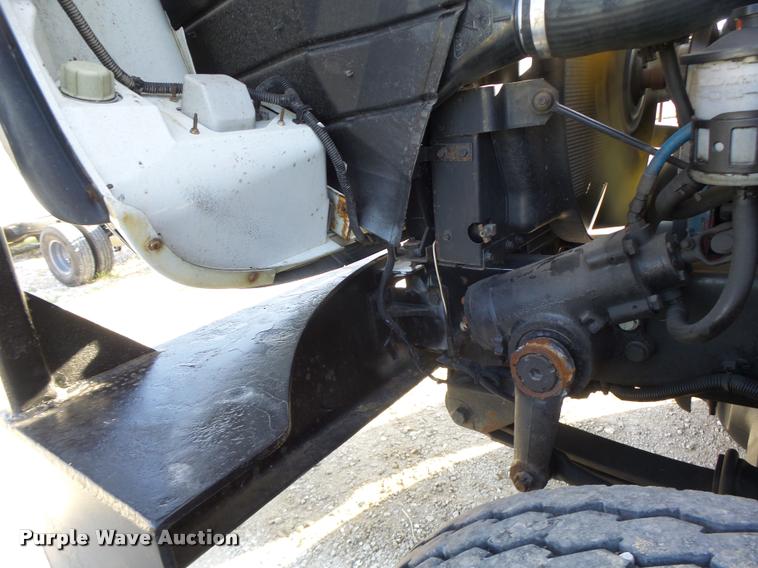 image for item K5612 2007 International 7300 bucket truck