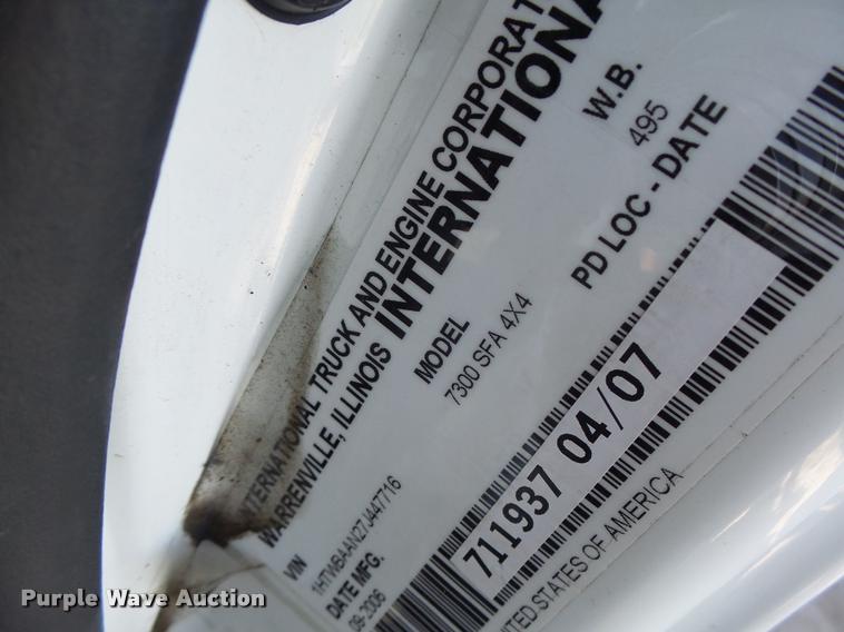 image for item K5612 2007 International 7300 bucket truck