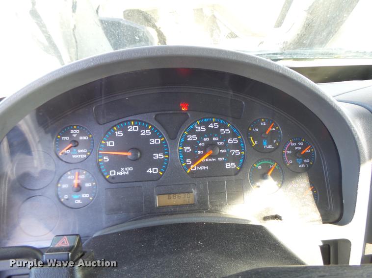 image for item K5612 2007 International 7300 bucket truck