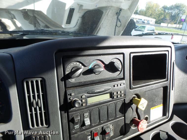 image for item K5612 2007 International 7300 bucket truck