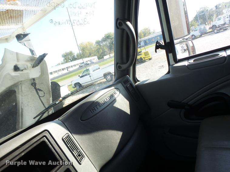 image for item K5612 2007 International 7300 bucket truck