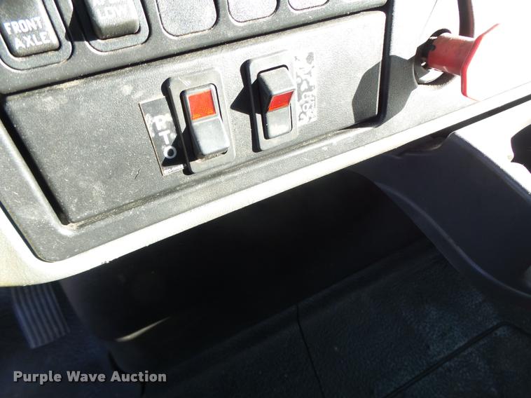 image for item K5612 2007 International 7300 bucket truck