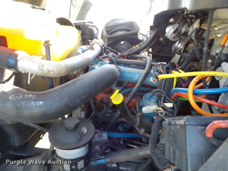 image for item K5612 2007 International 7300 bucket truck