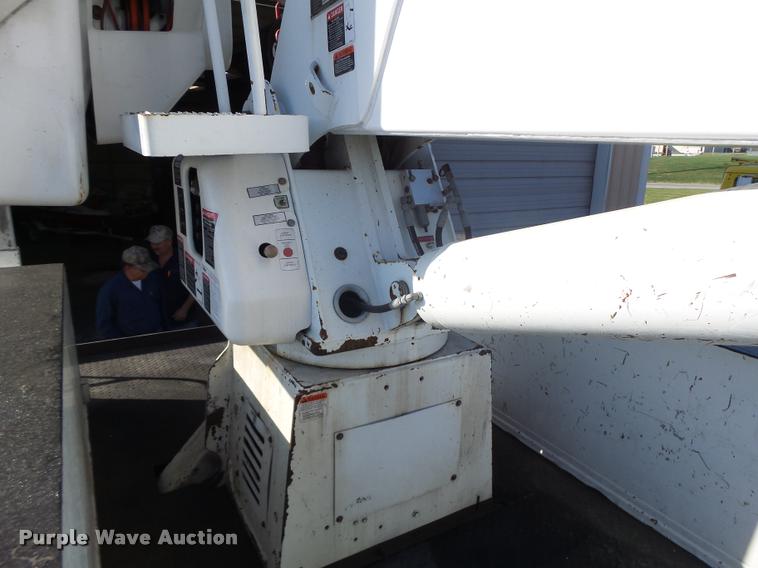 image for item K5612 2007 International 7300 bucket truck