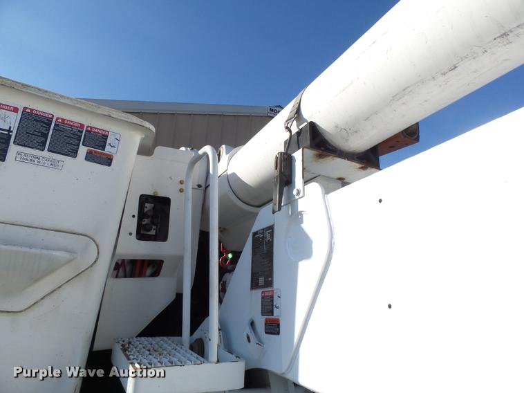 image for item K5612 2007 International 7300 bucket truck