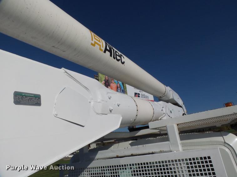 image for item K5612 2007 International 7300 bucket truck