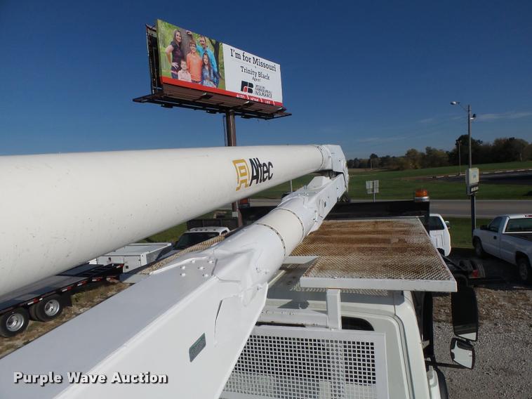 image for item K5612 2007 International 7300 bucket truck