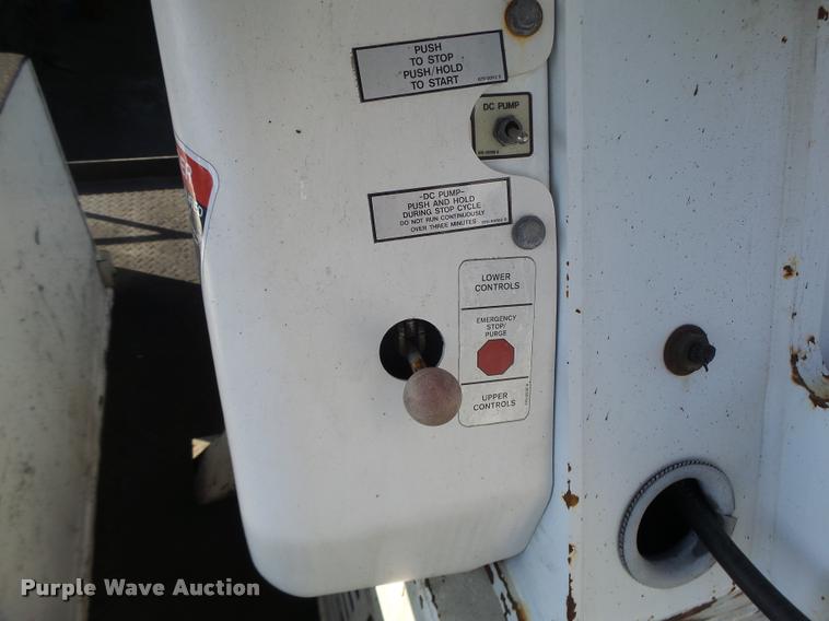 image for item K5612 2007 International 7300 bucket truck