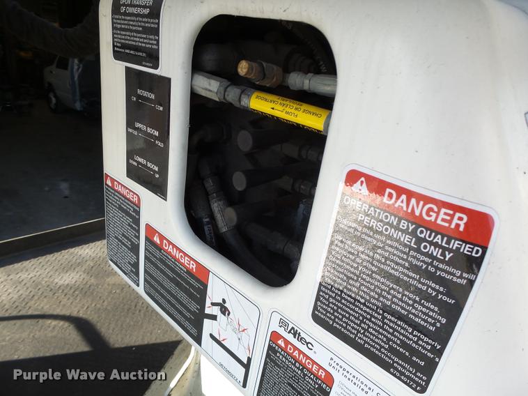 image for item K5612 2007 International 7300 bucket truck