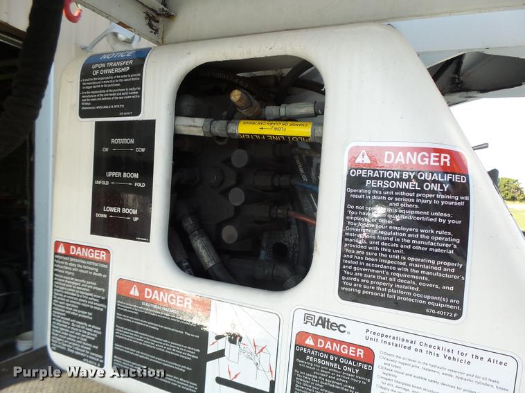 image for item K5612 2007 International 7300 bucket truck