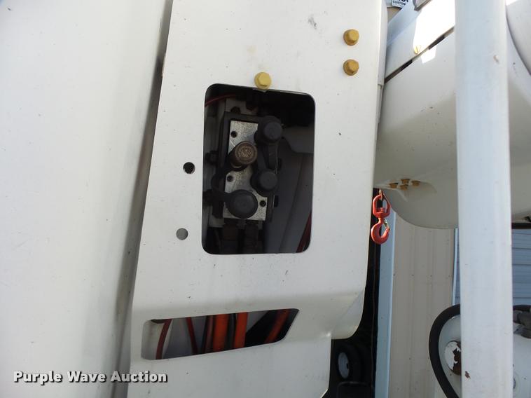 image for item K5612 2007 International 7300 bucket truck