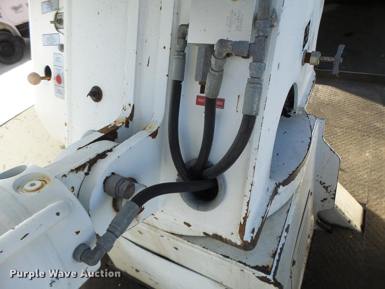 image for item K5612 2007 International 7300 bucket truck