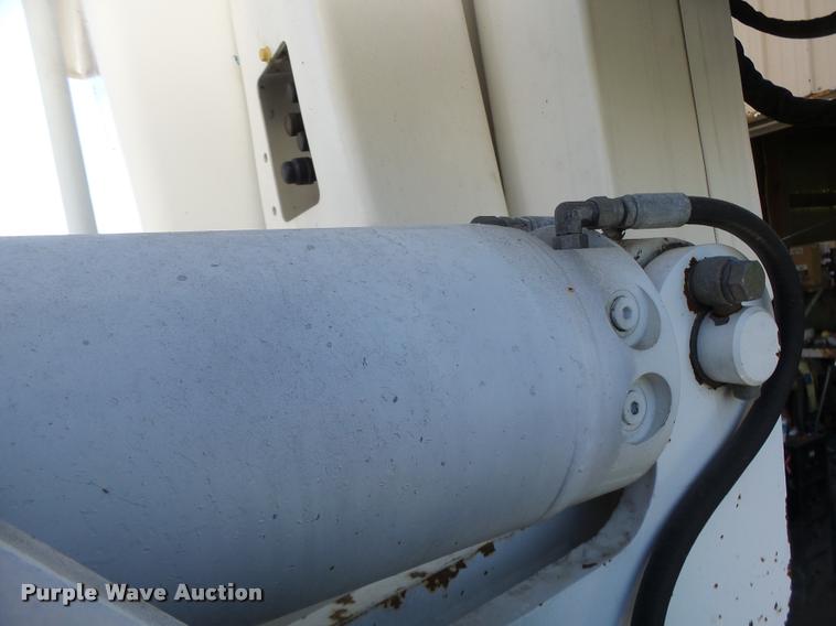 image for item K5612 2007 International 7300 bucket truck